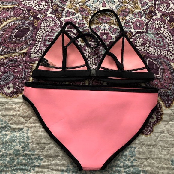 Triangl Bikini - Picture 3 of 3